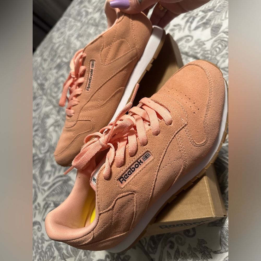 Semi New Reebok Youth Women Sneakers